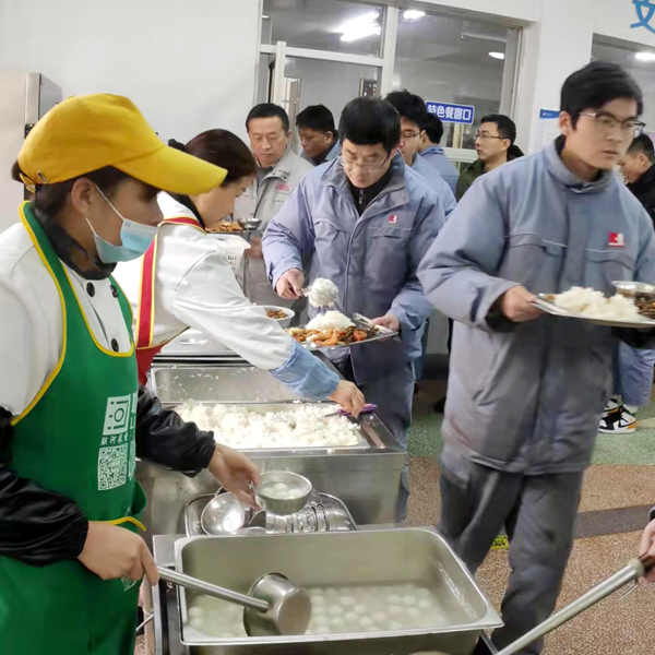 食堂汤圆暖心派送，共庆元宵佳节1.jpg